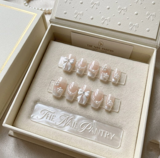 Pearl & Bow Nails (30Pcs)  (Without Box)